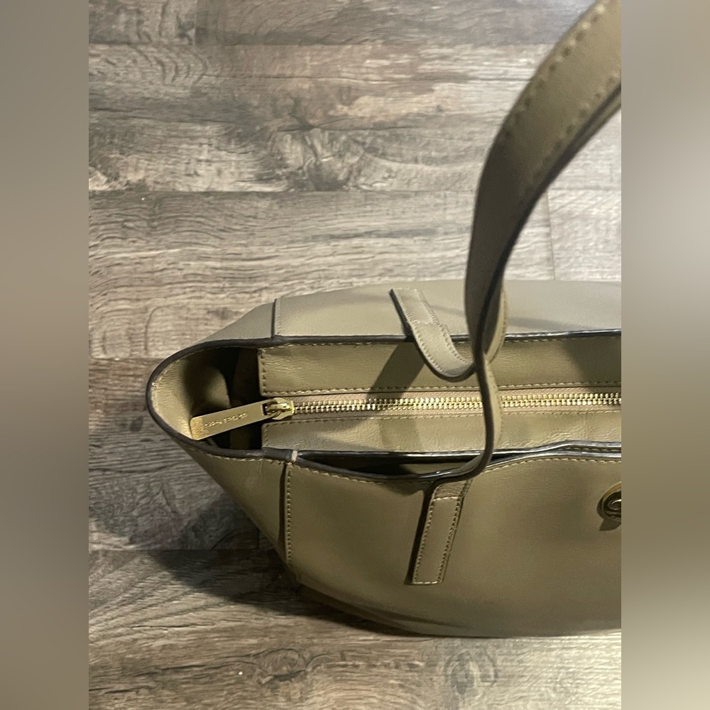 Michael Kors Elegant Tan Leather Tote Bag - Picture 8 of 10